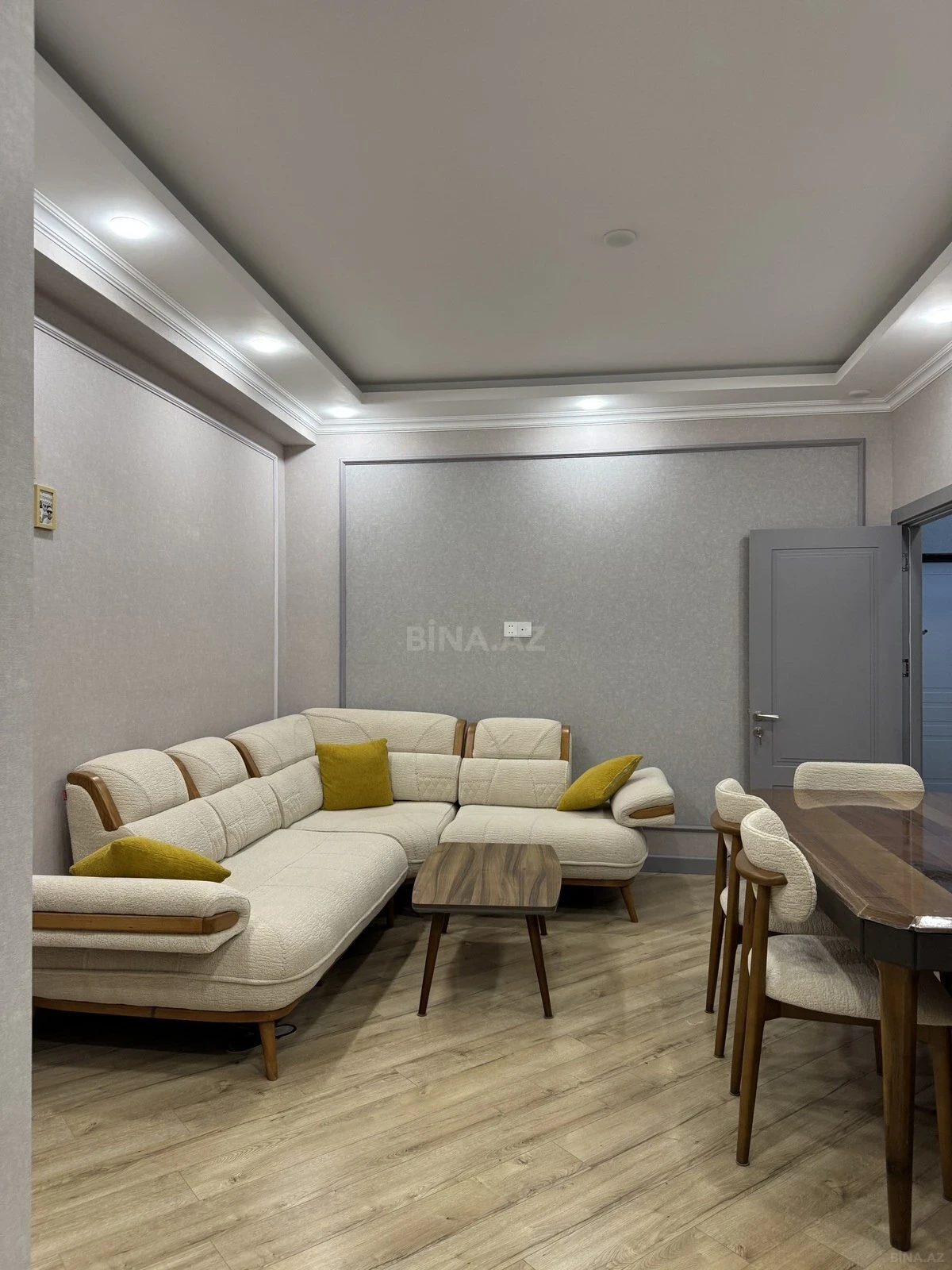 Satılır 2 otaqlı mənzil 67 m²