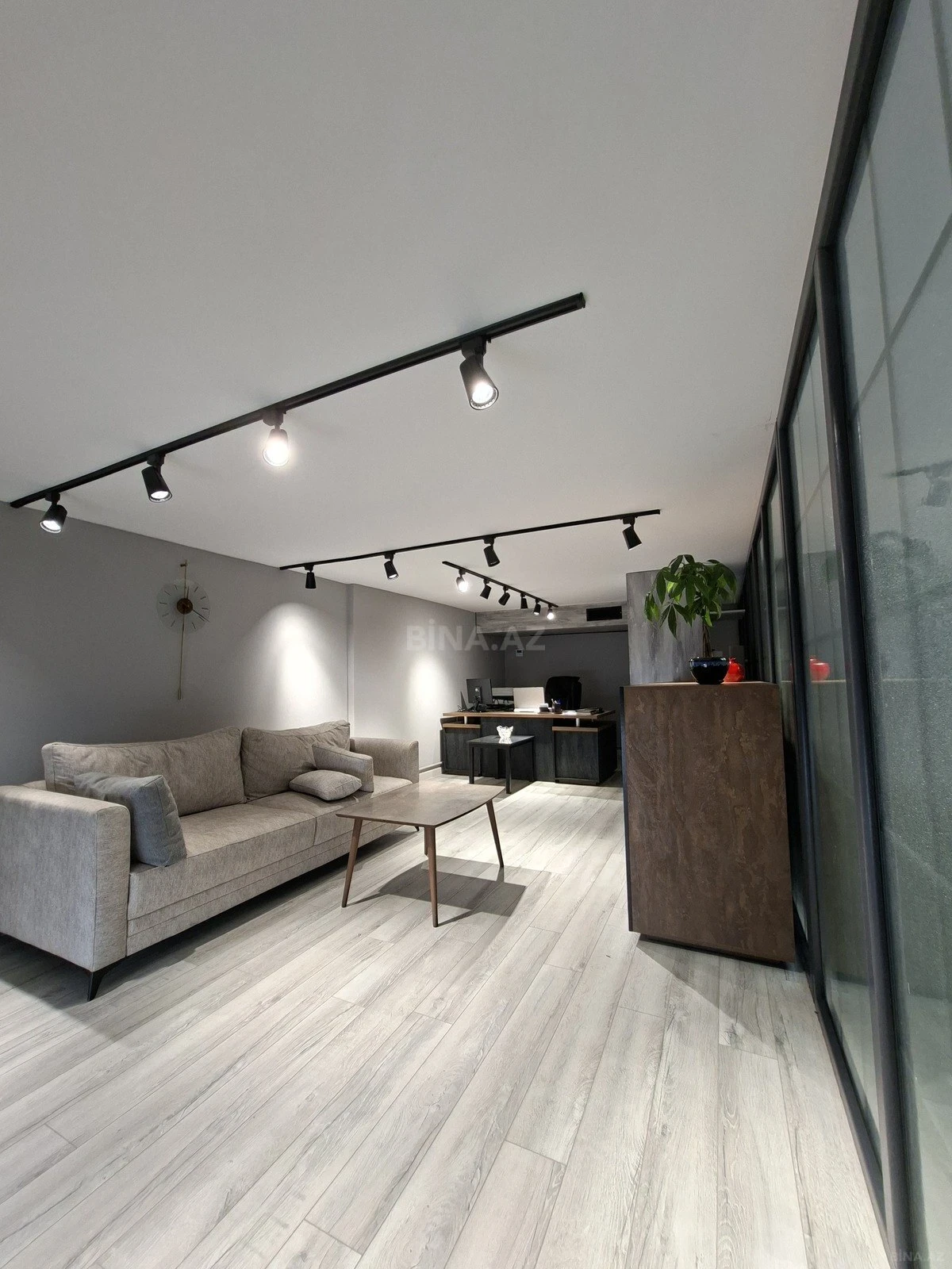 Satılır 4 otaqlı ofis 140 m²