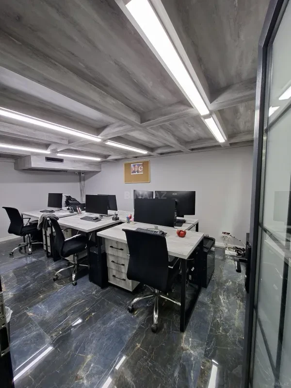 Satılır 4 otaqlı ofis 140 m²