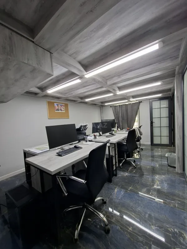Satılır 4 otaqlı ofis 140 m²