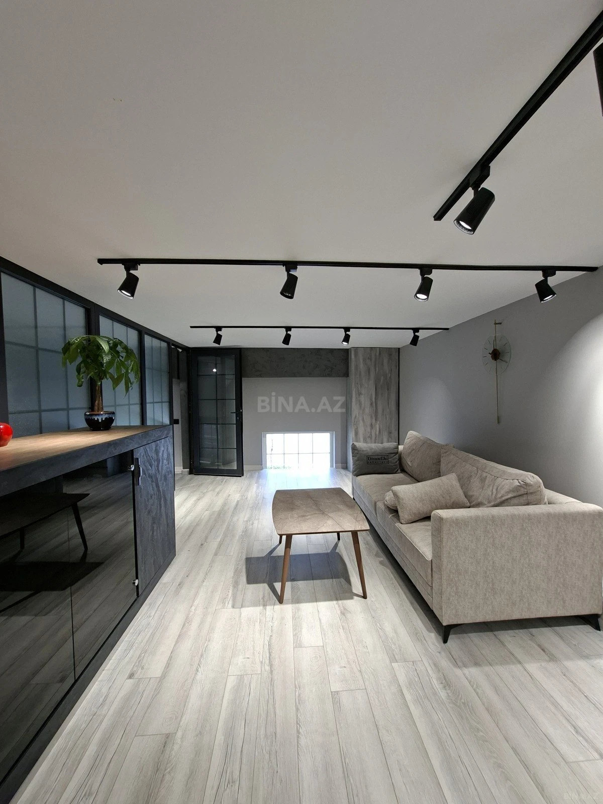 Satılır 4 otaqlı ofis 140 m²