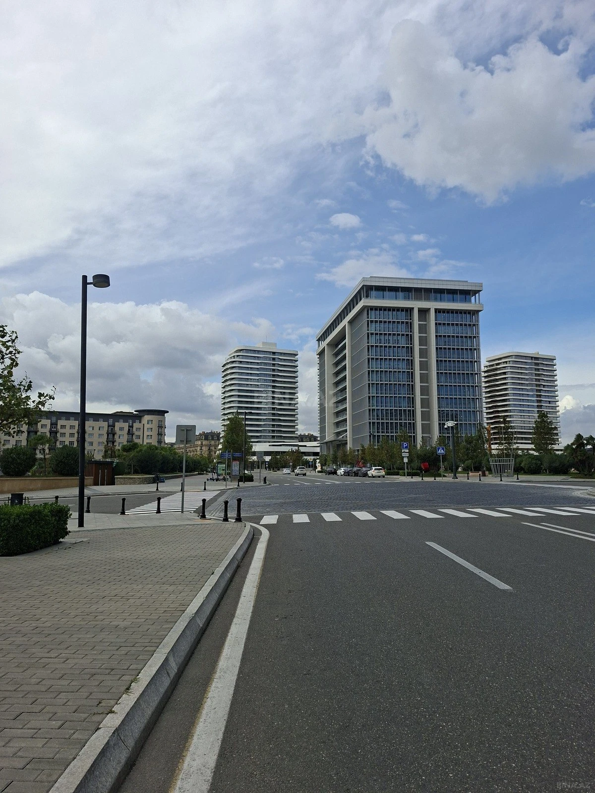 Satılır 4 otaqlı ofis 140 m²