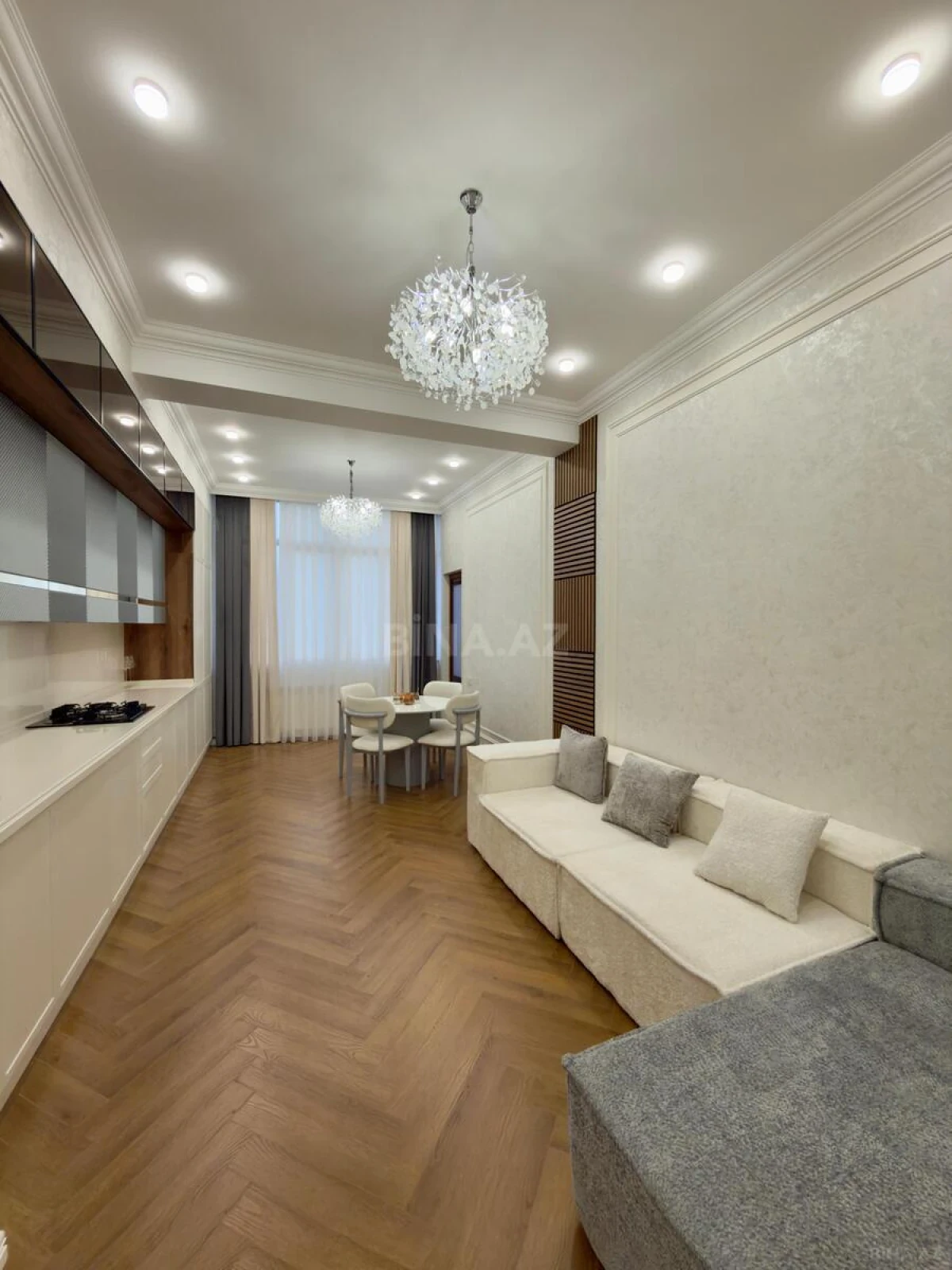 Satılır 3 otaqlı mənzil 132 m²