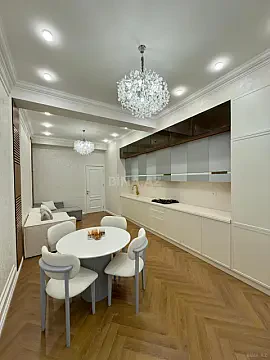 Satılır 3 otaqlı mənzil 132 m²