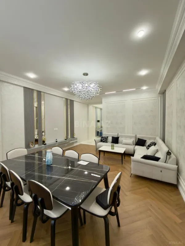 Satılır 3 otaqlı mənzil 132 m²