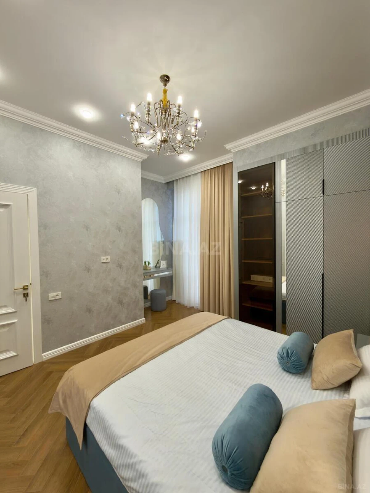 Satılır 3 otaqlı mənzil 132 m²