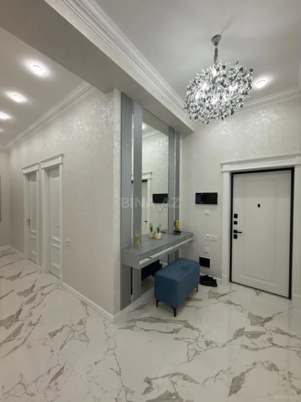 Satılır 3 otaqlı mənzil 132 m²