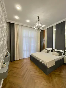 Satılır 3 otaqlı mənzil 132 m²
