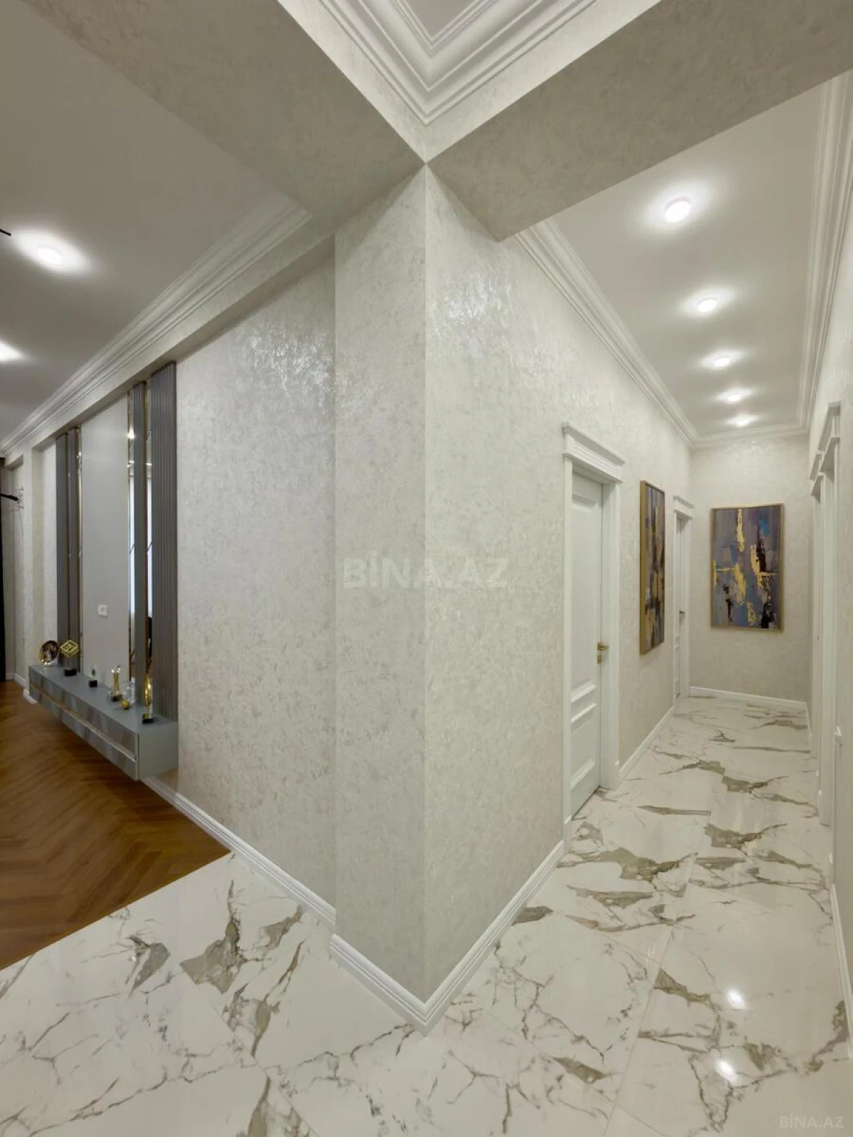 Satılır 3 otaqlı mənzil 132 m²