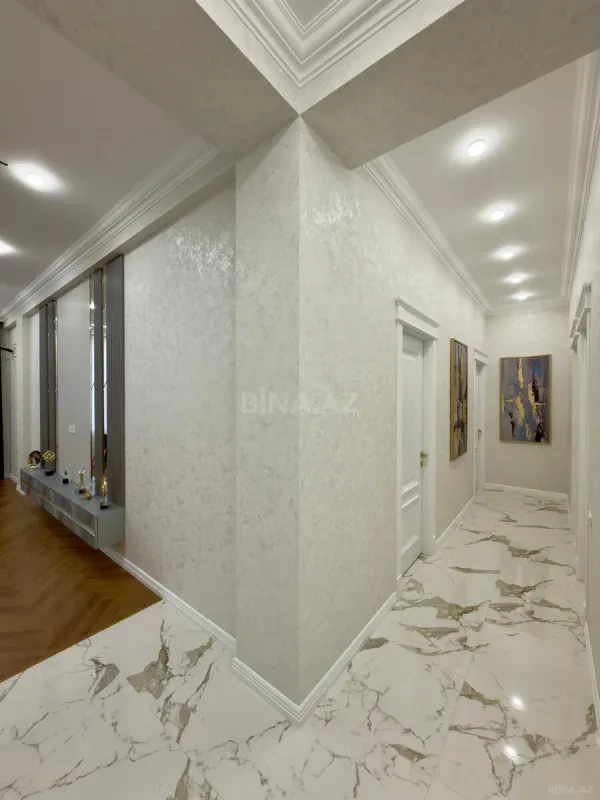 Satılır 3 otaqlı mənzil 132 m²