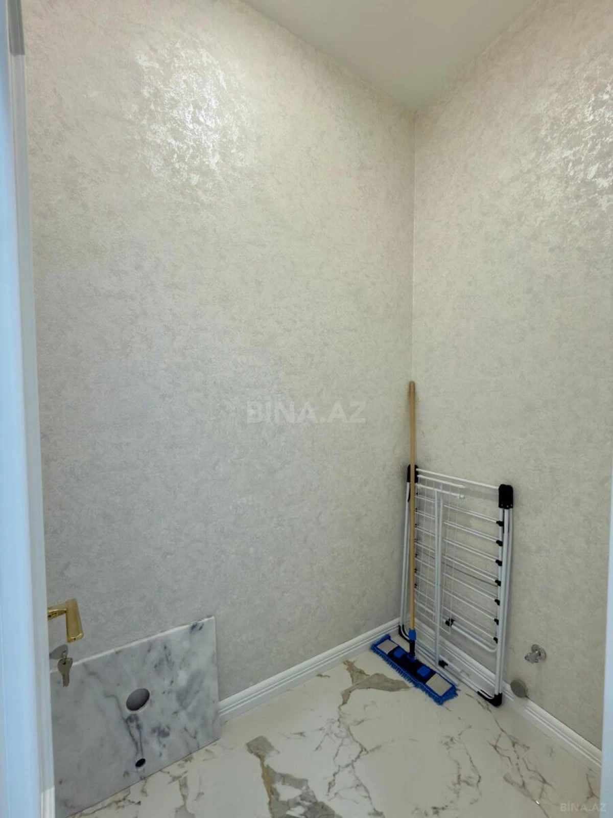 Satılır 3 otaqlı mənzil 132 m²