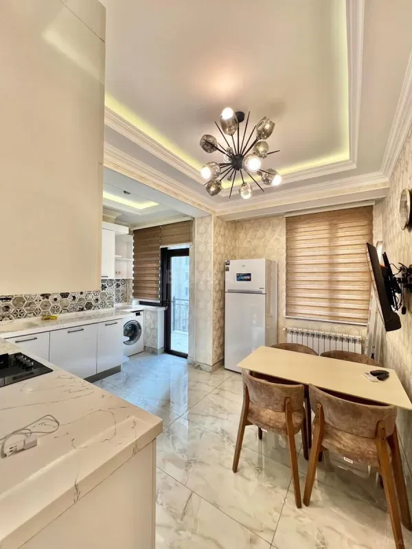 Satılır 2 otaqlı mənzil 79 m²