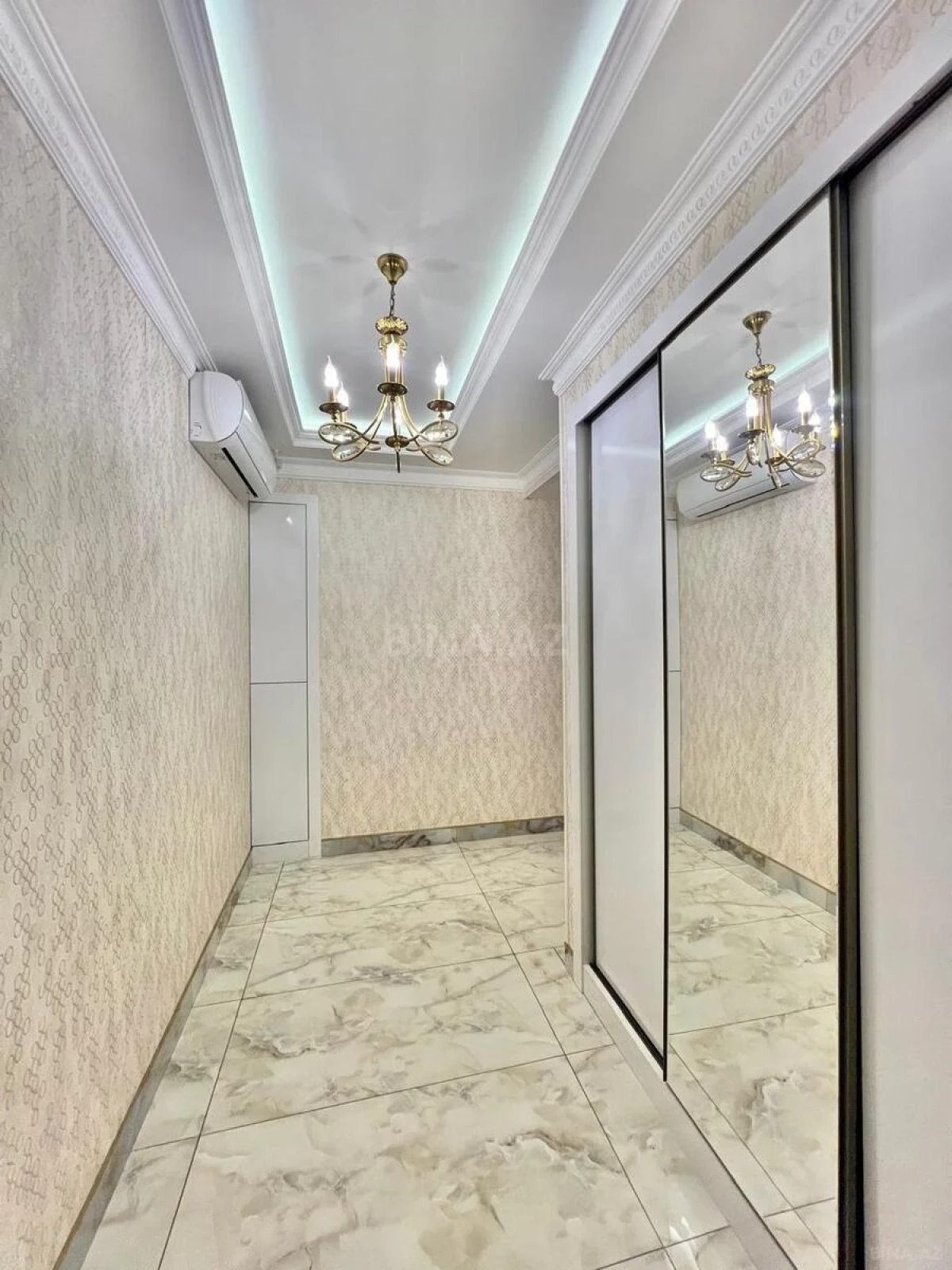 Satılır 2 otaqlı mənzil 79 m²