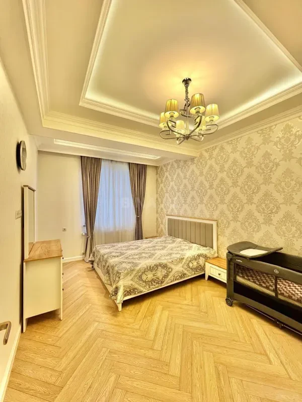 Satılır 2 otaqlı mənzil 79 m²