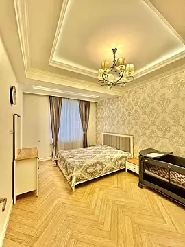 Satılır 2 otaqlı mənzil 79 m²