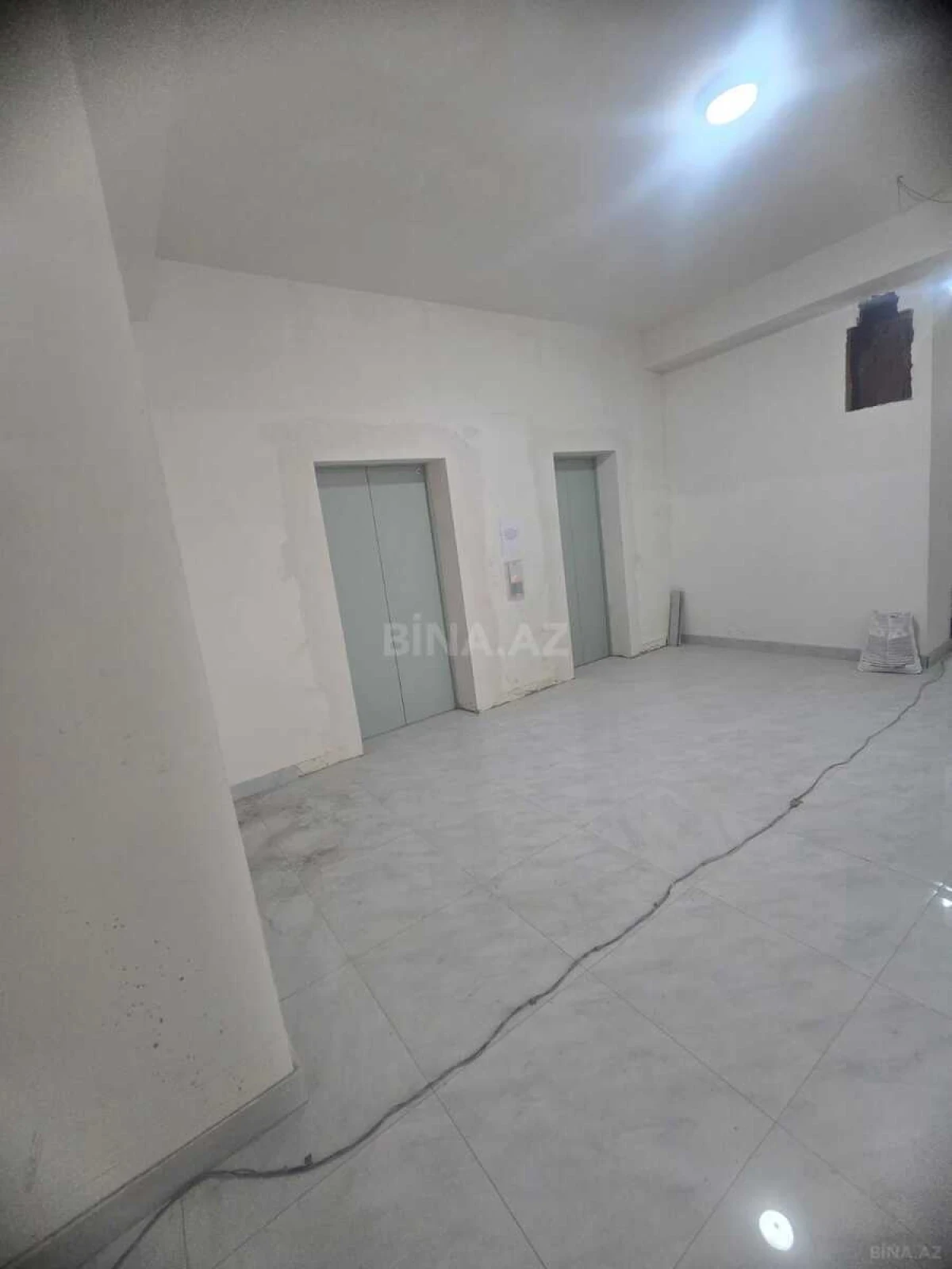 Satılır 2 otaqlı mənzil 72 m²