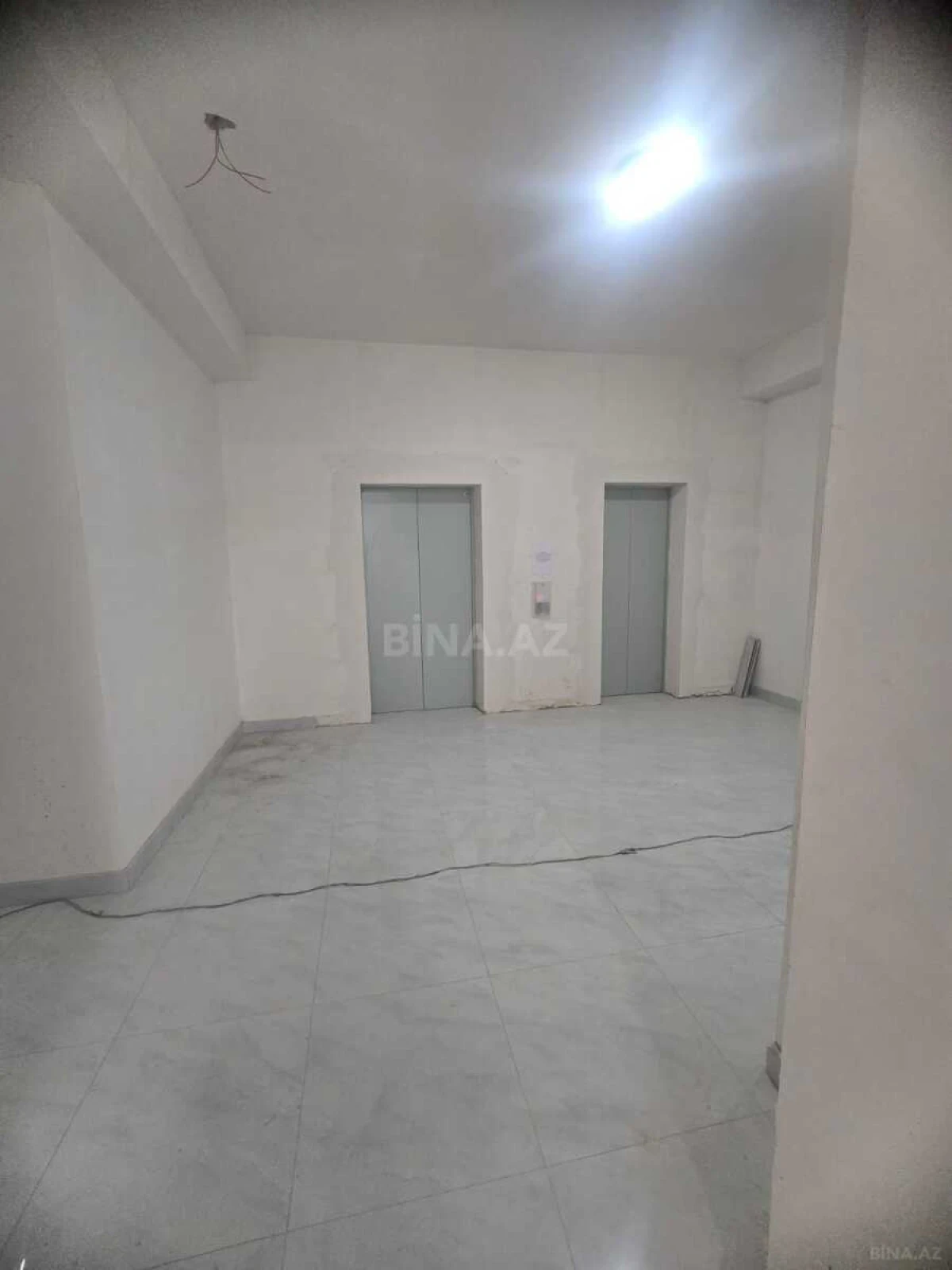 Satılır 2 otaqlı mənzil 72 m²