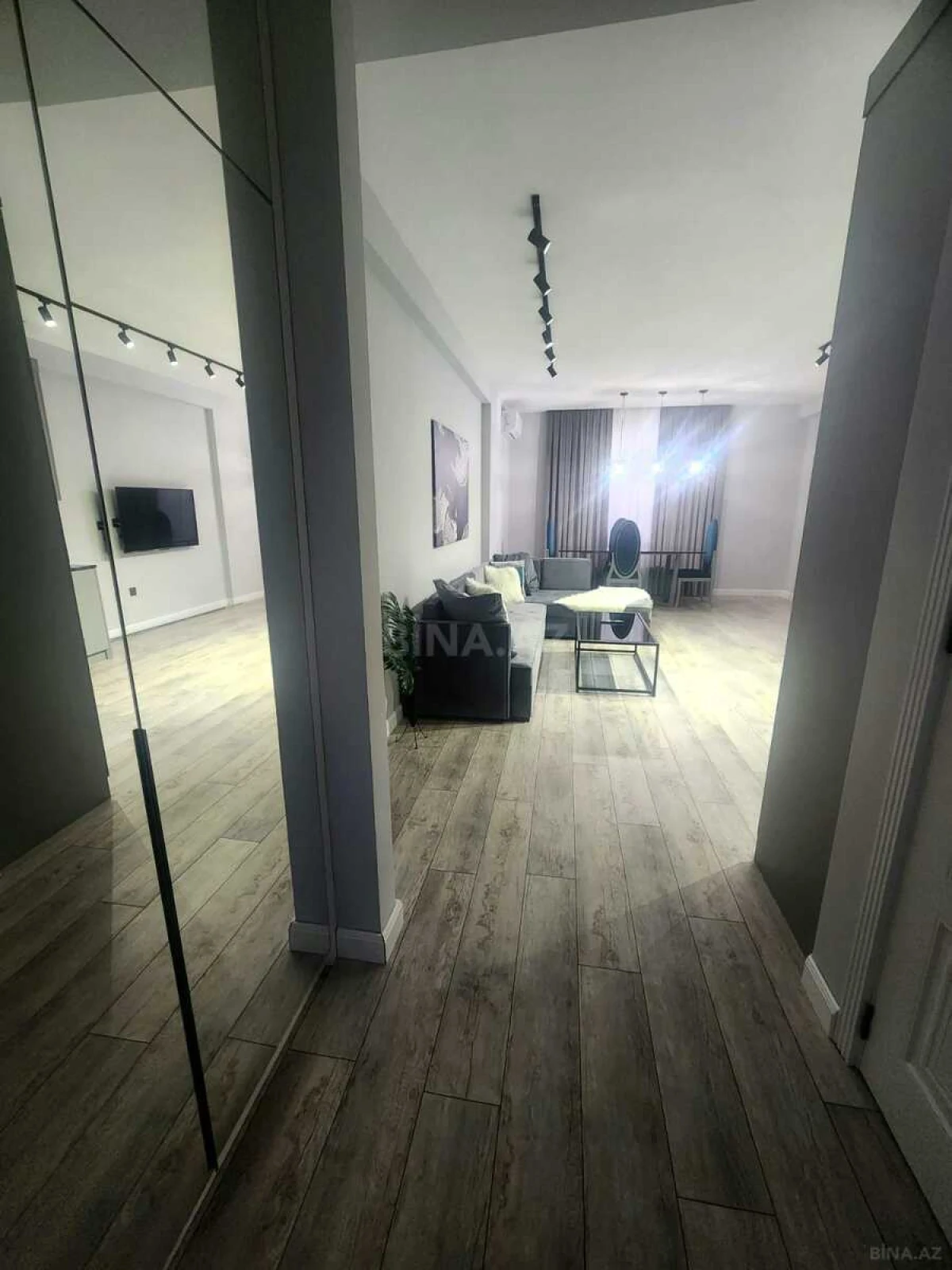 Kirayə verilir 2 otaqlı mənzil 85 m²
