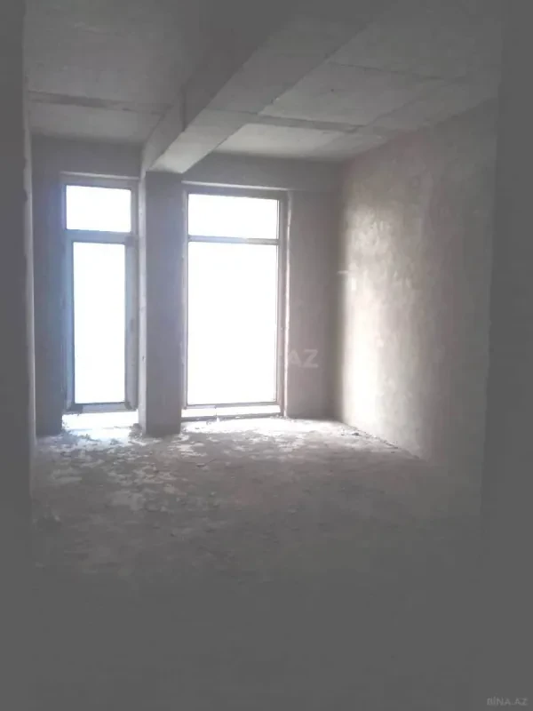 Satılır 4 otaqlı mənzil 194 m²