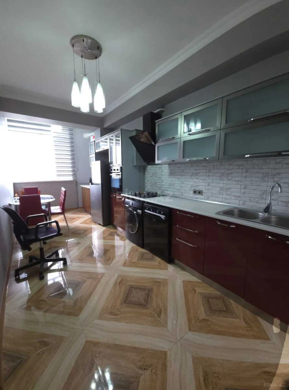Satılır 2 otaqlı mənzil 83 m²