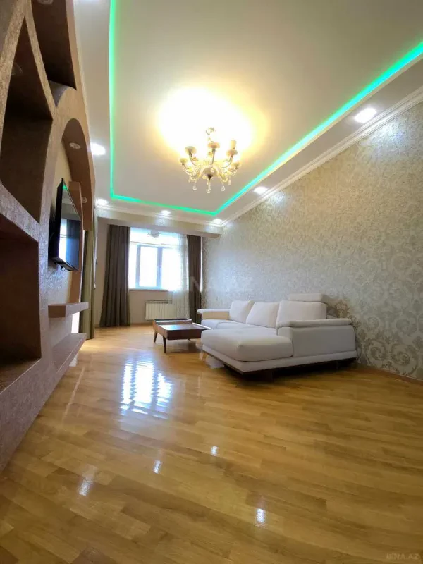Satılır 2 otaqlı mənzil 83 m²