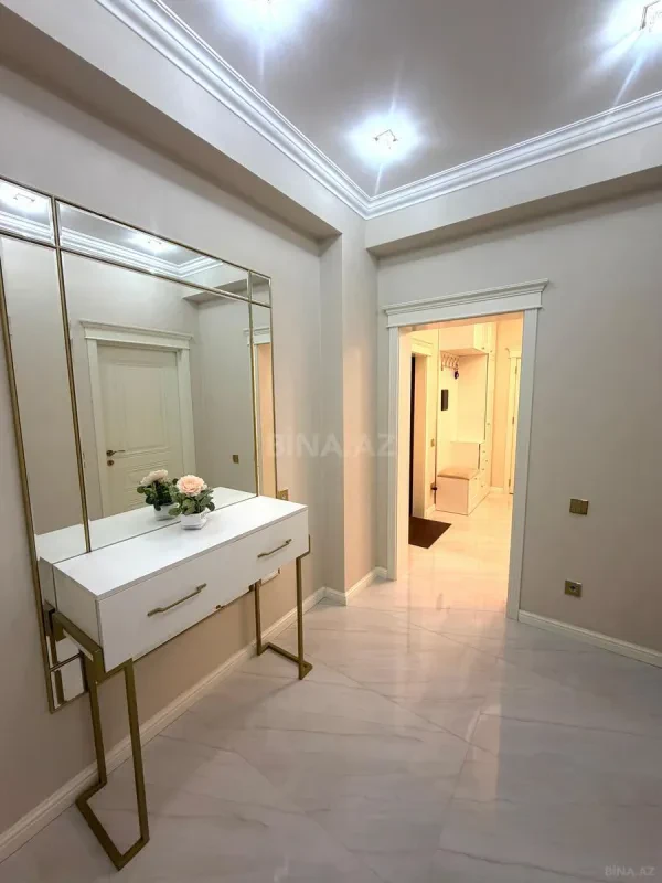 Satılır 3 otaqlı mənzil 102 m²