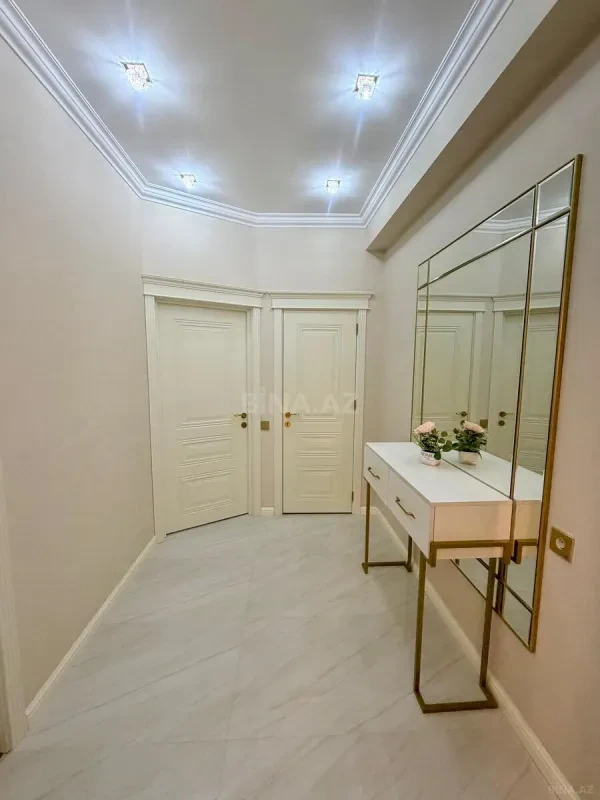 Satılır 3 otaqlı mənzil 102 m²