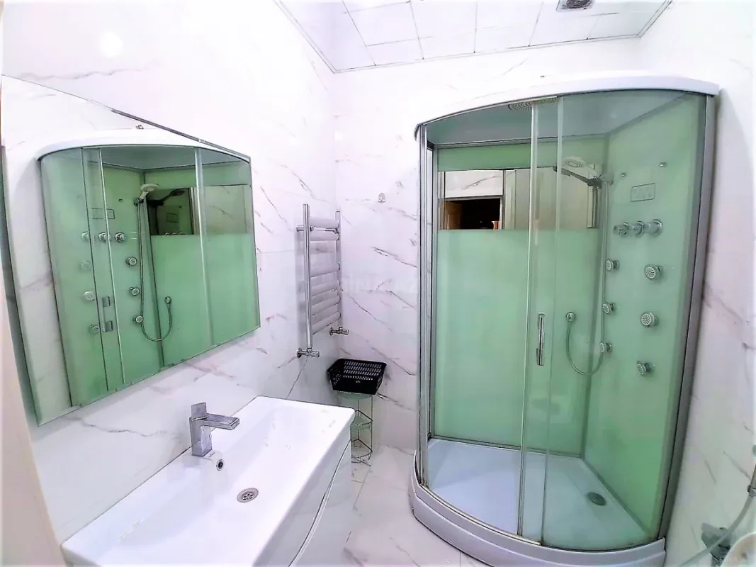 Kirayə verilir 2 otaqlı mənzil 130 m²