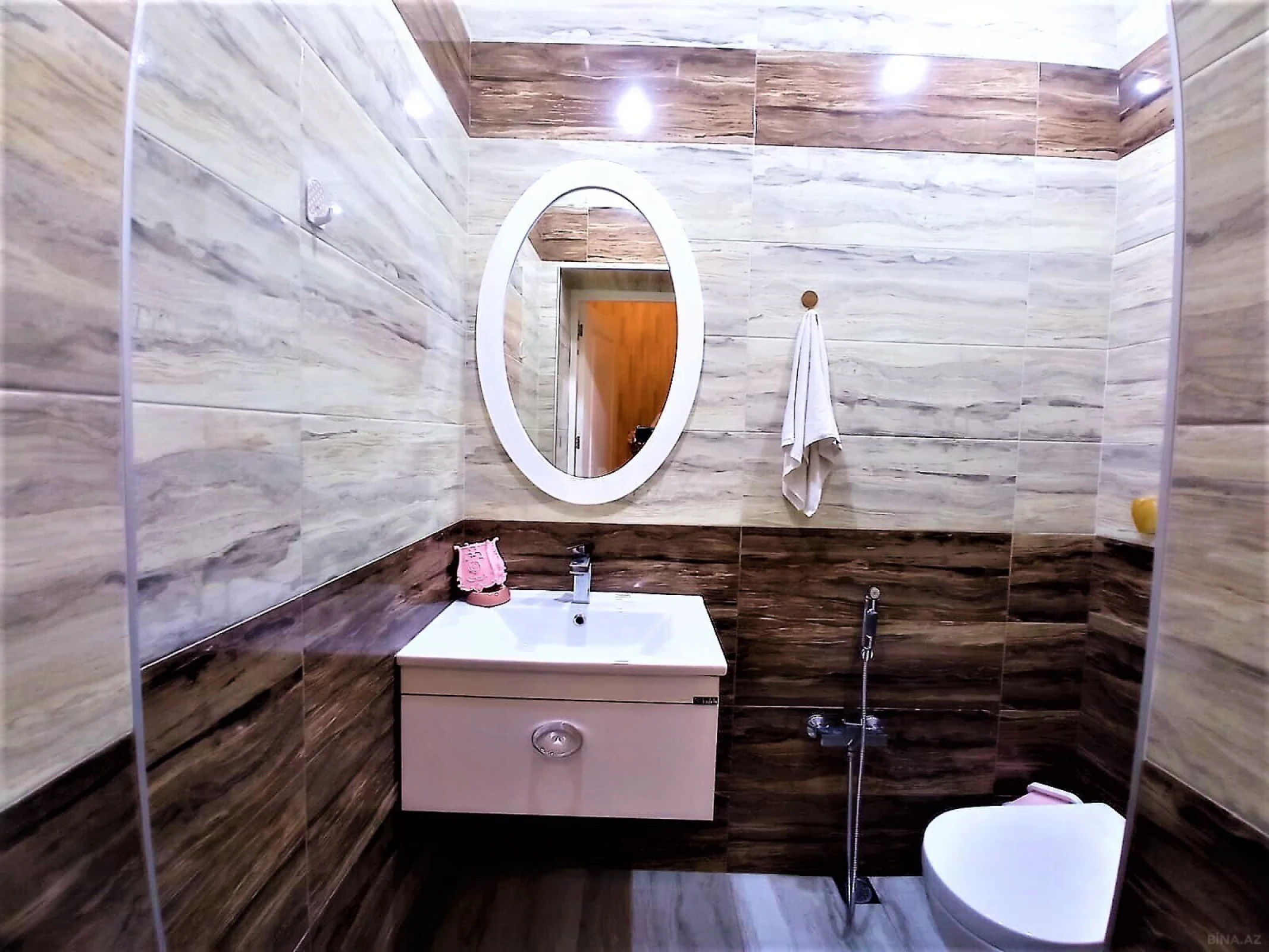 Kirayə verilir 2 otaqlı mənzil 130 m²