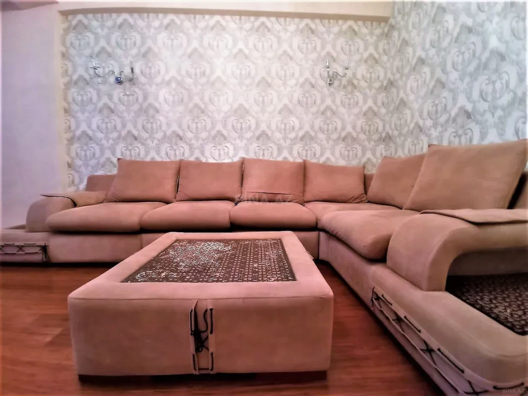 Kirayə verilir 2 otaqlı mənzil 130 m²
