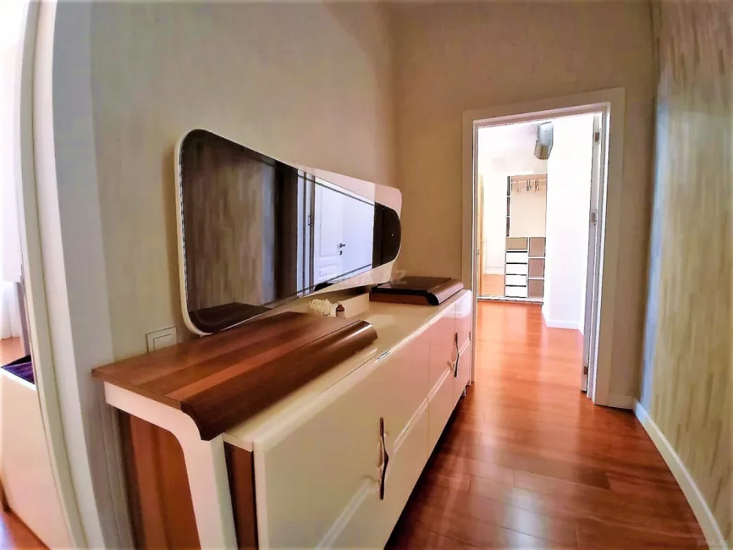 Kirayə verilir 2 otaqlı mənzil 130 m²