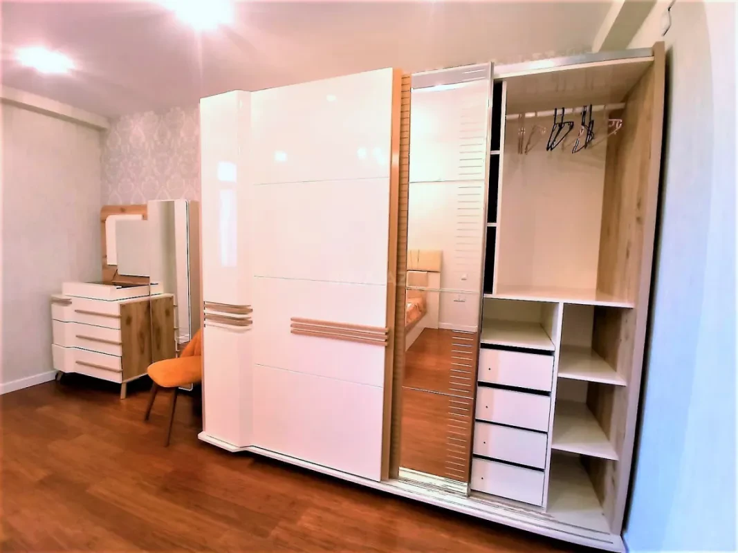 Kirayə verilir 2 otaqlı mənzil 130 m²