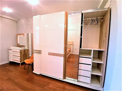 Kirayə verilir 2 otaqlı mənzil 130 m²