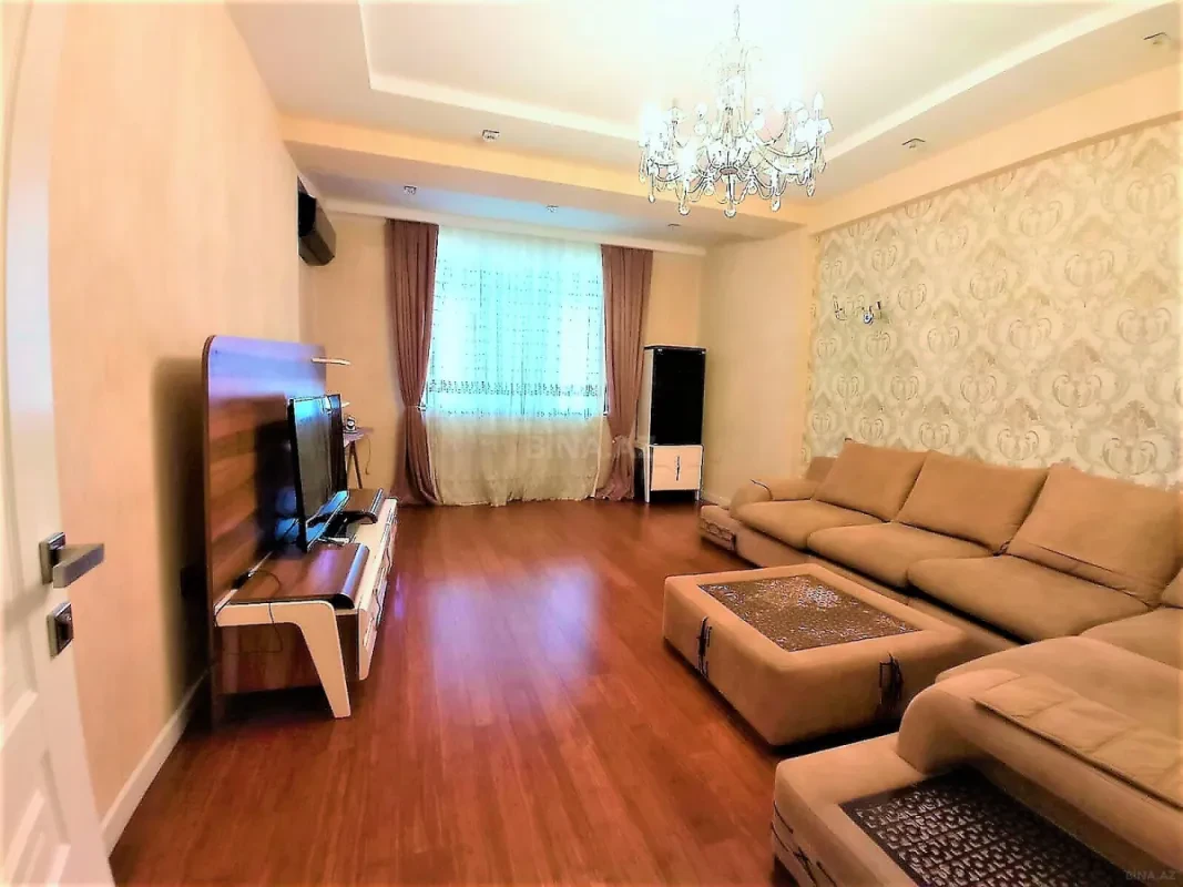 Kirayə verilir 2 otaqlı mənzil 130 m²