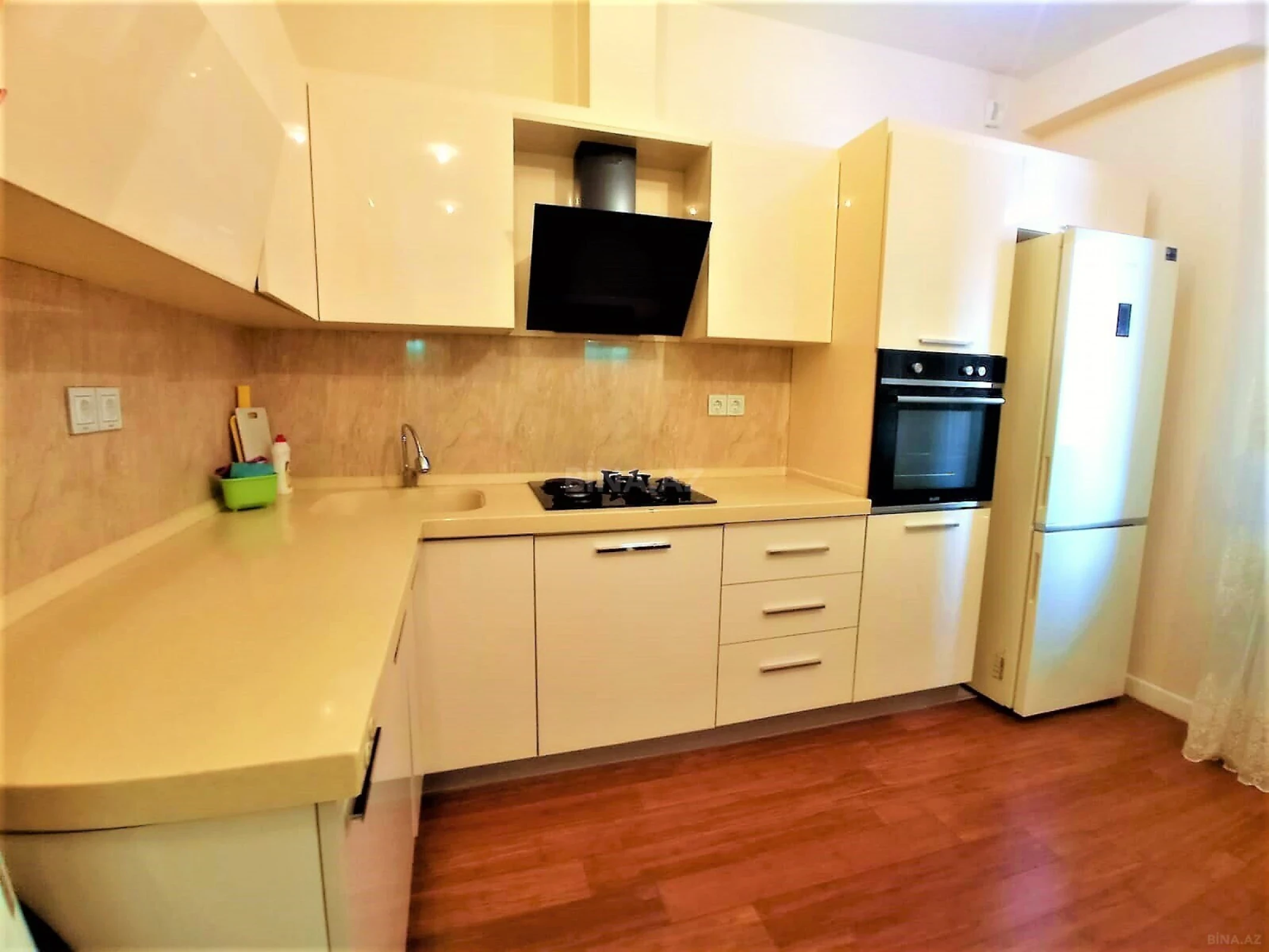 Kirayə verilir 2 otaqlı mənzil 130 m²
