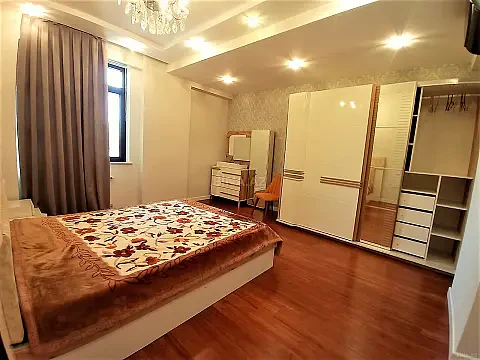 Kirayə verilir 2 otaqlı mənzil 130 m² — Bakı 2 otaq 130.00 m²