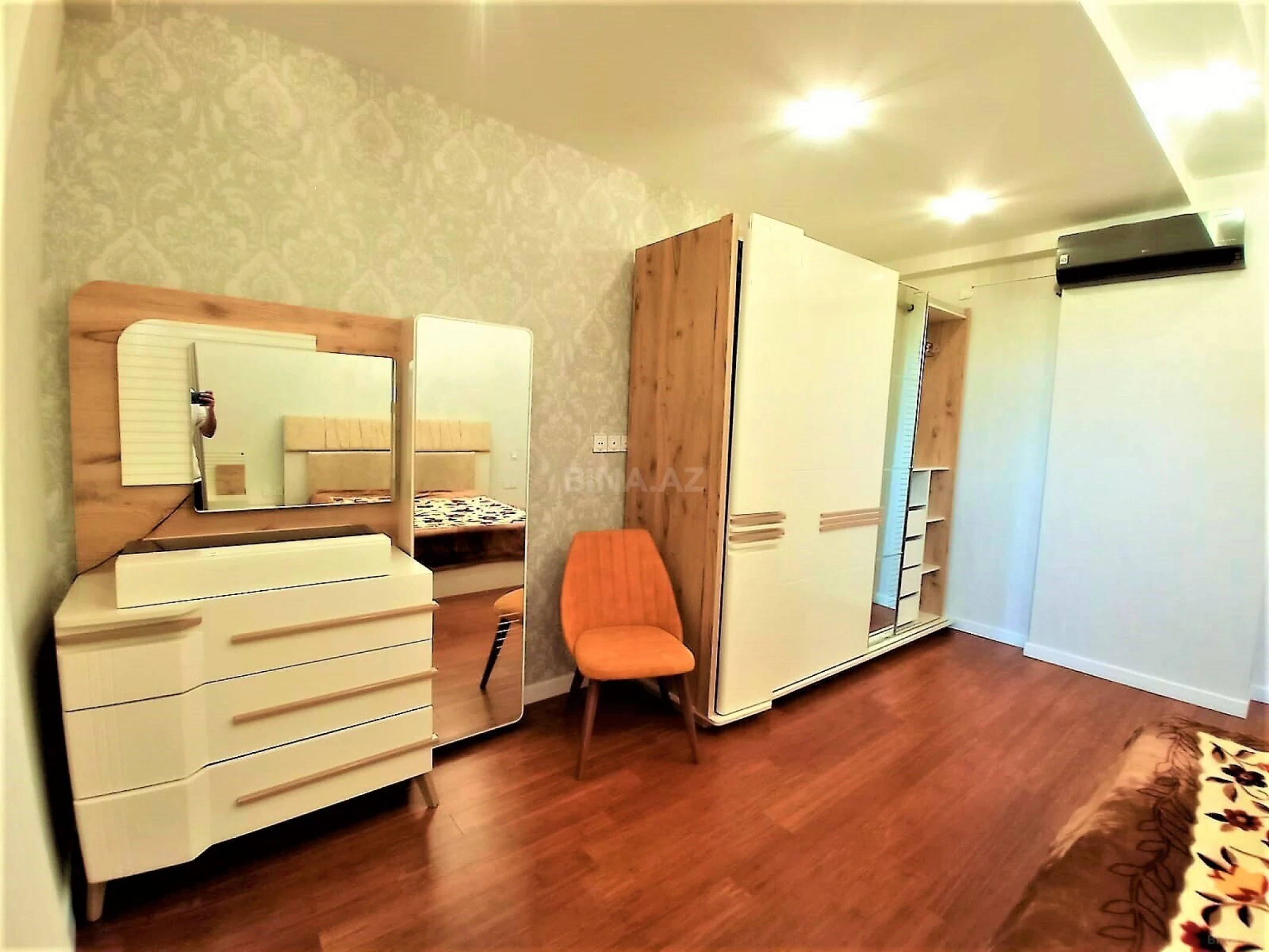 Kirayə verilir 2 otaqlı mənzil 130 m²