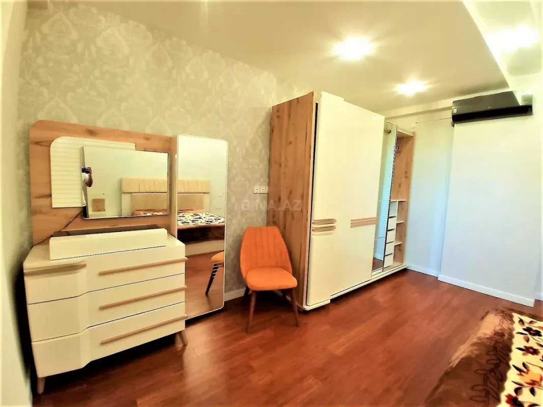 Kirayə verilir 2 otaqlı mənzil 130 m²