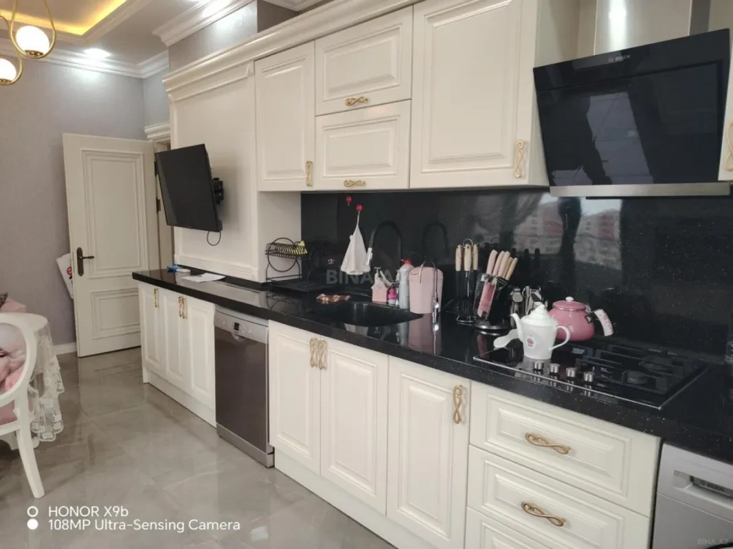 Kirayə verilir 2 otaqlı mənzil 120 m²