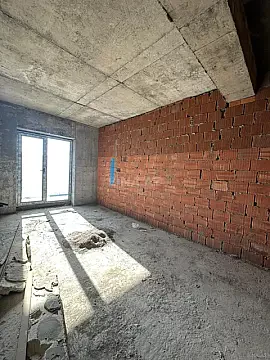 Satılır 4 otaqlı mənzil 182 m²