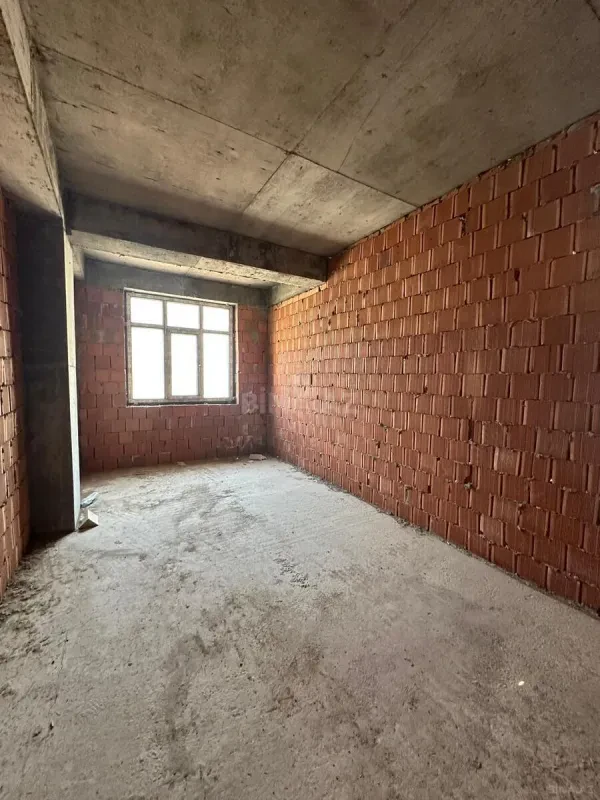 Satılır 4 otaqlı mənzil 182 m²