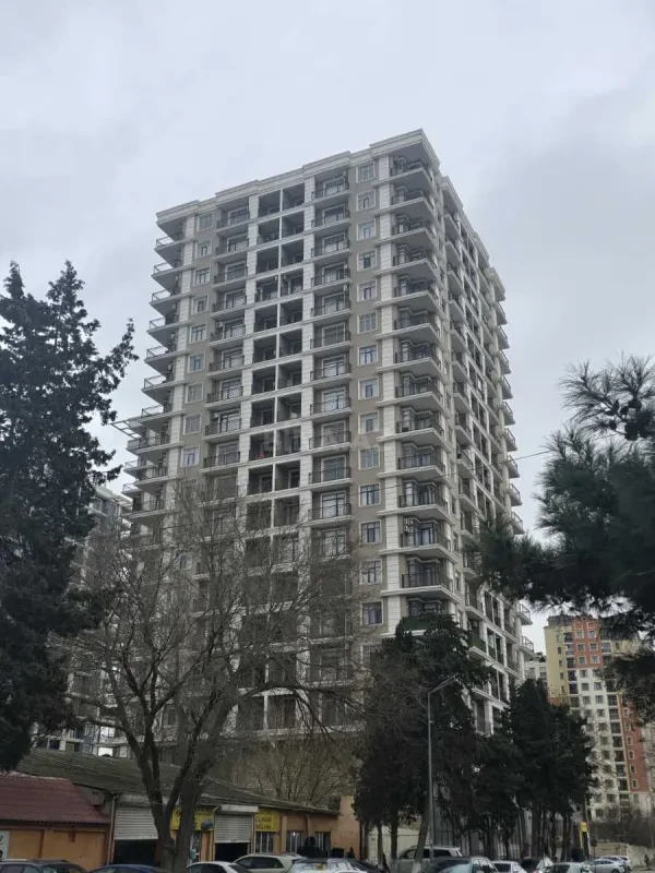 Satılır 4 otaqlı mənzil 182 m²