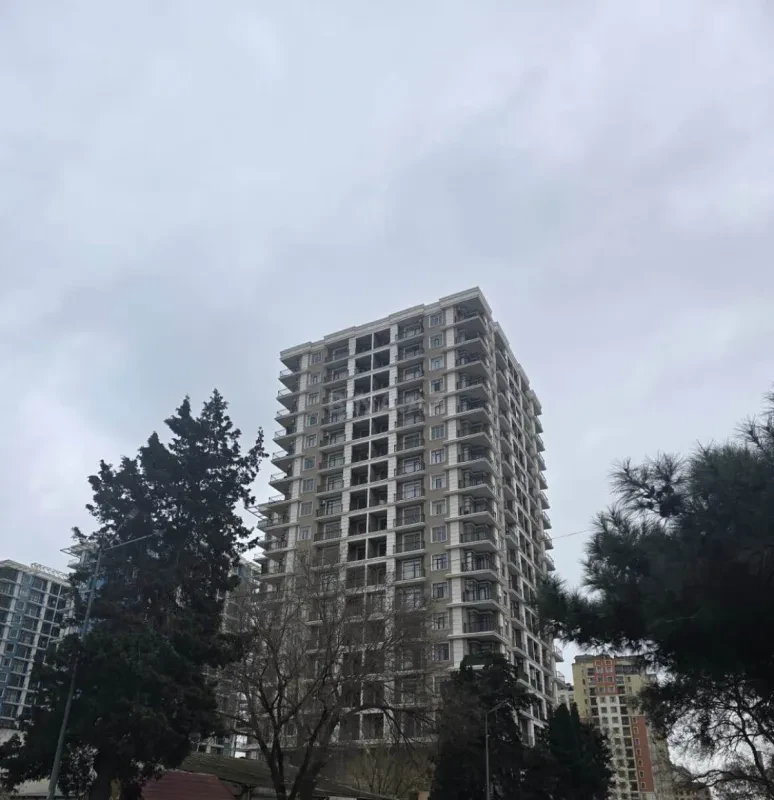 Satılır 4 otaqlı mənzil 182 m²
