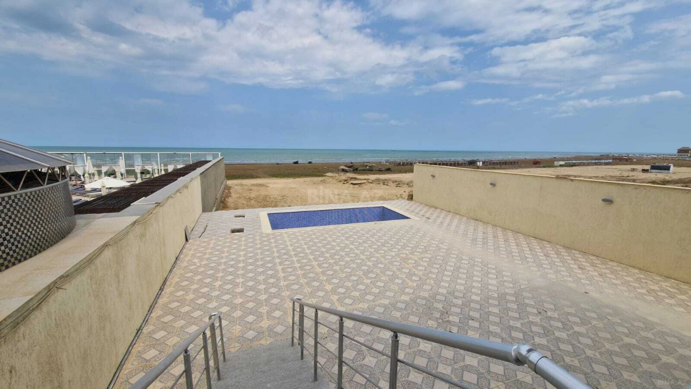Satılır obyekt 550 m²