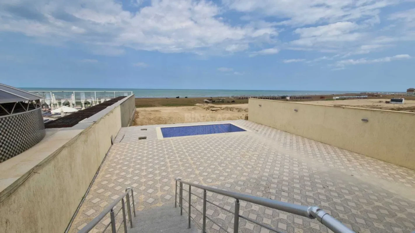 Satılır obyekt 550 m²
