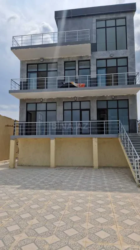 Satılır obyekt 550 m²