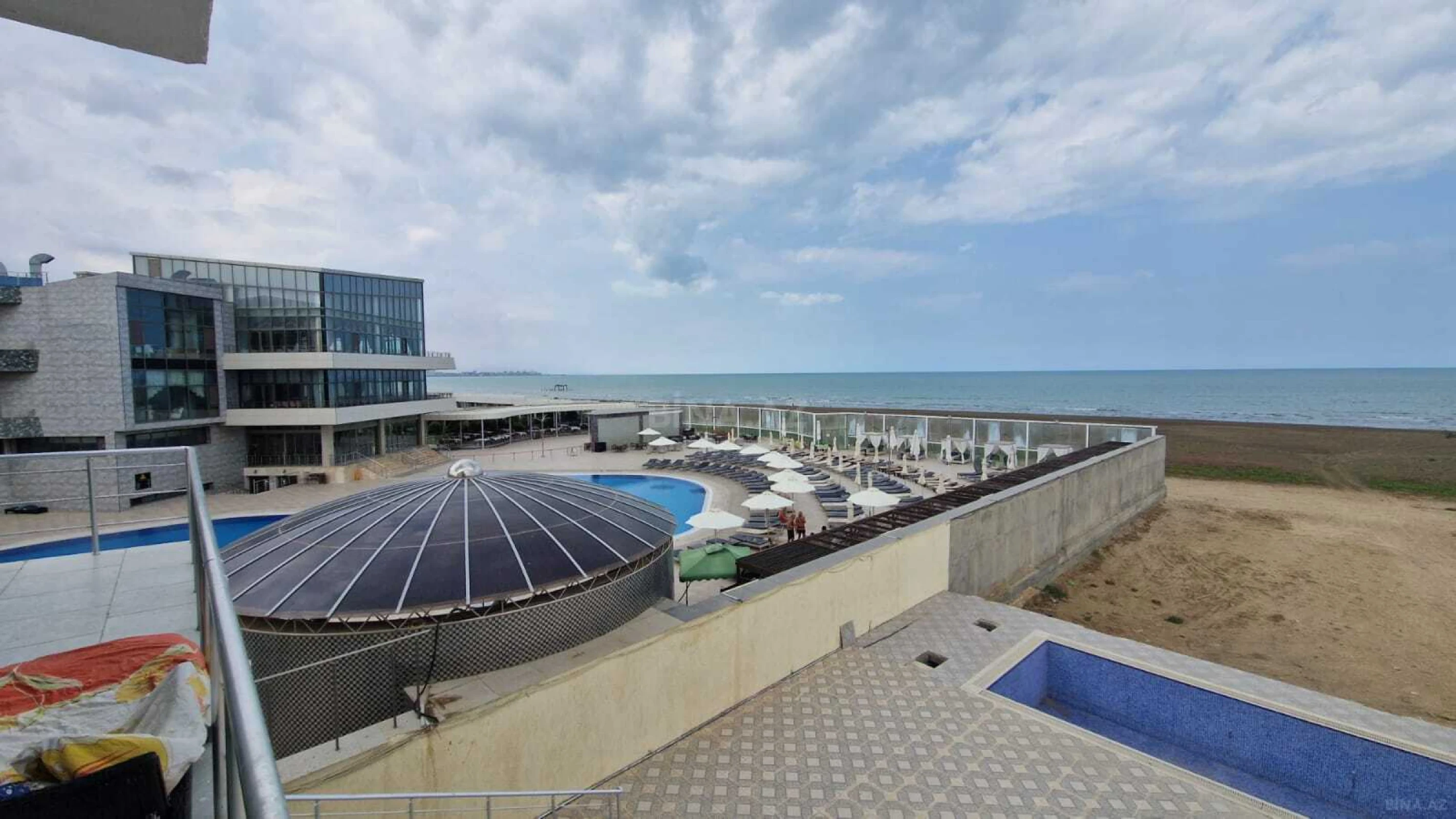 Satılır obyekt 550 m²