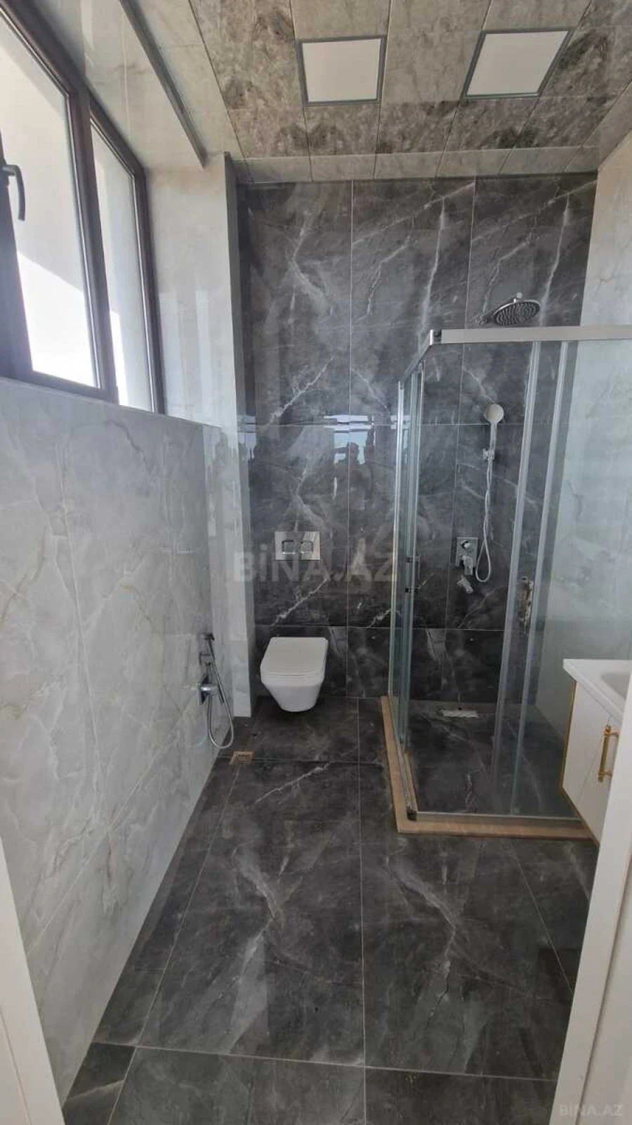 Satılır obyekt 550 m²