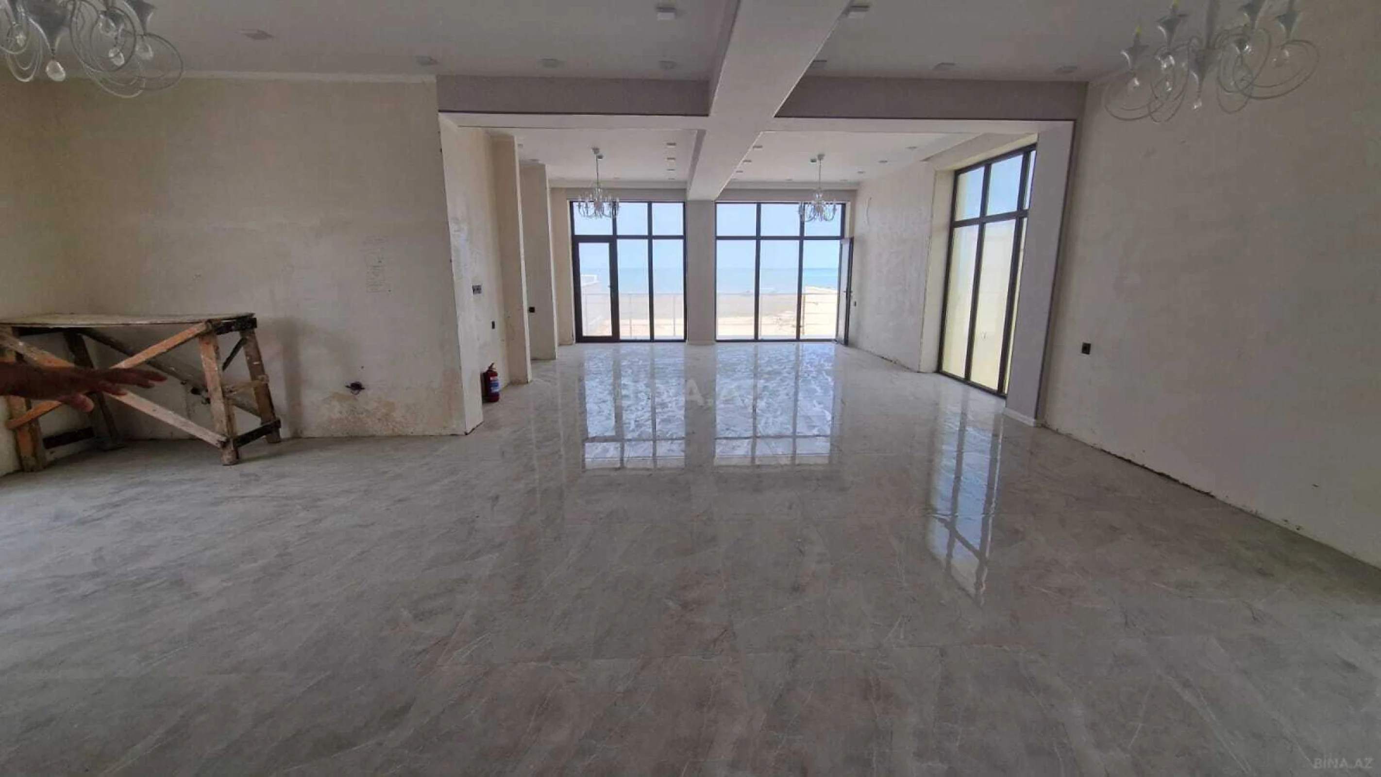 Satılır obyekt 550 m²