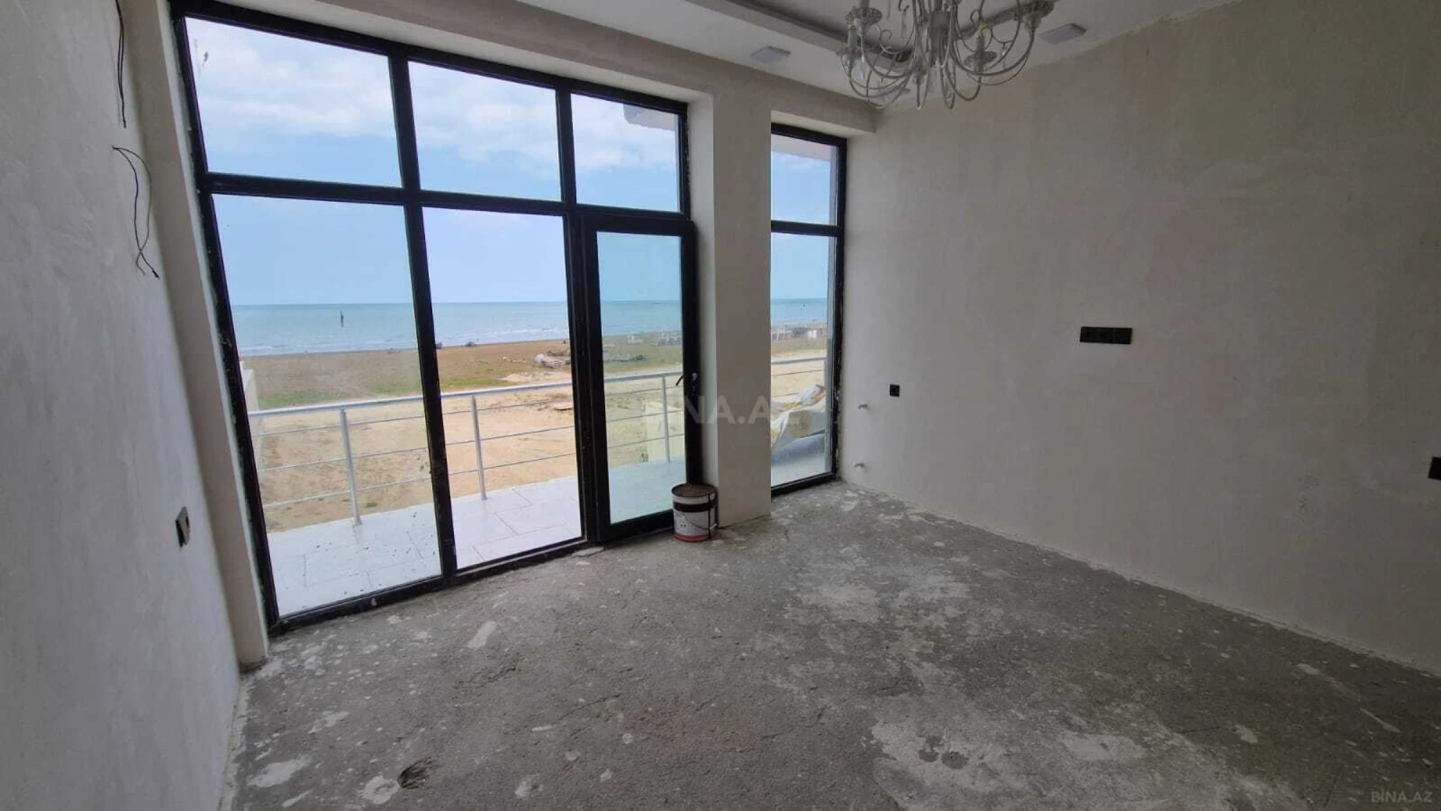 Satılır obyekt 550 m²